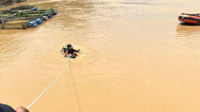 Data Korban Mobil Travel Ratu Intan Terjun ke Sungai Batanghari, Korban Terperangkap Ternyata Warga Thehok